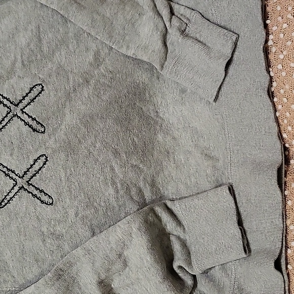 Uniqlo & Kaws Sesame Street sweatshirt - Picture 5 of 12